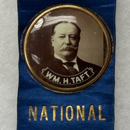 Political 1908 Wm H. TAFT 1 3/4″ SEPIA CELLO MOUNTED ON 2″ x 6″ RNC “VIRGINIA” SILK RIBBON