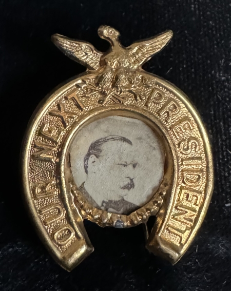 Political 1884 GROVER CLEVELAND 1″ BRASS HORSESHOE CAMPAIGN PIN W/ PHOTO-BRIGHT & MINT!