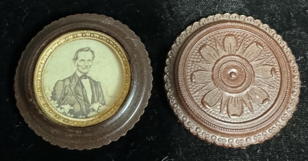 Political SPECTACULAR 1860 LINCOLN 1 3/4″ PHOTO UNDER GLASS, BRASS COLLET-BAKELITE BOX/LID