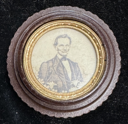 Political SPECTACULAR 1860 LINCOLN 1 3/4″ PHOTO UNDER GLASS, BRASS COLLET-BAKELITE BOX/LID