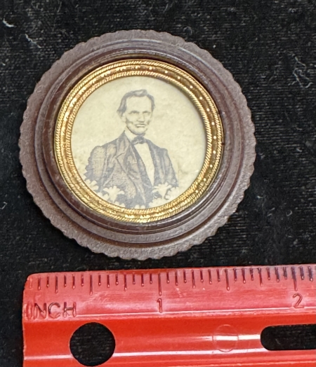 Political SPECTACULAR 1860 LINCOLN 1 3/4″ PHOTO UNDER GLASS, BRASS COLLET-BAKELITE BOX/LID